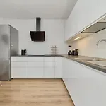 Spacious With Balcony Near The Slavic Hill By Renters Prestige * ורוצלב