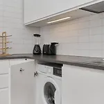 דירה Spacious With Balcony Near The Slavic Hill By Renters Prestige