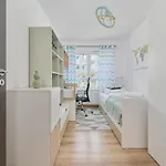 Spacious With Balcony Near The Slavic Hill By Renters Prestige דירה *