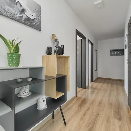 アパート Spacious With Balcony Near The Slavic Hill By Renters Prestige ヴロツワフ