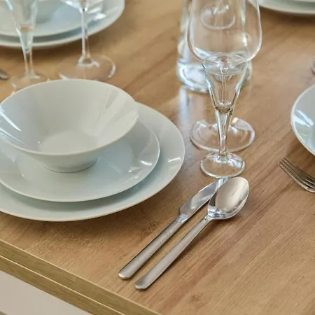 Spacious With Balcony Near The Slavic Hill By Renters Prestige Apartmán *