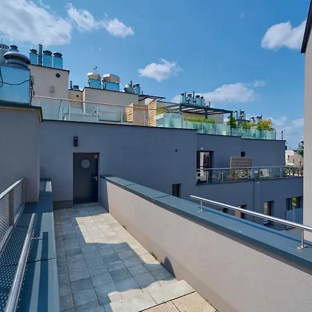 Spacious With Balcony Near The Slavic Hill By Renters Prestige * Vratislav