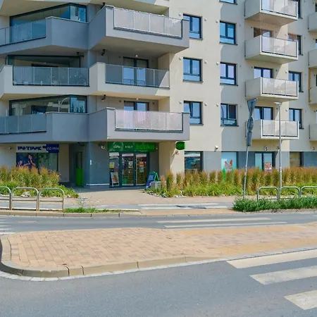 Spacious With Balcony Near The Slavic Hill By Renters Prestige Apartmán *