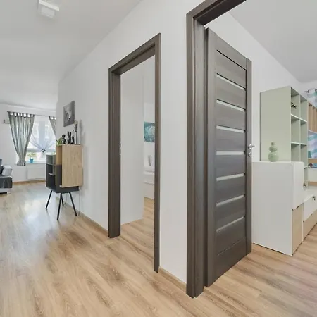 Spacious With Balcony Near The Slavic Hill By Renters Prestige * Breslavia