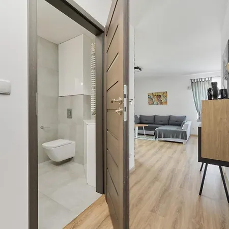 Spacious With Balcony Near The Slavic Hill By Renters Prestige * Breslavia