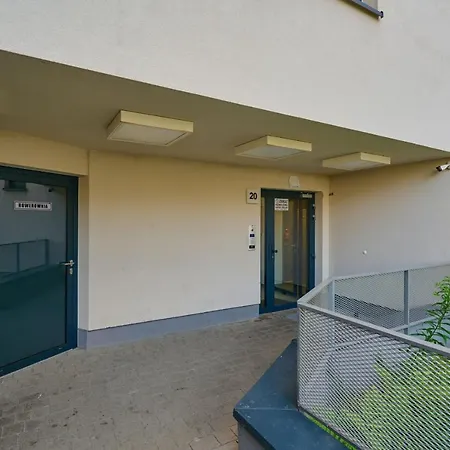 Spacious With Balcony Near The Slavic Hill By Renters Prestige * Vratislav