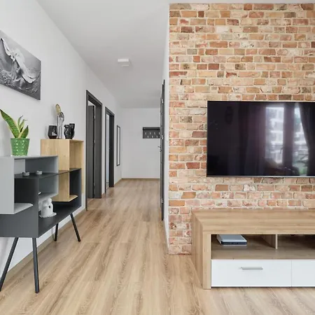 Spacious With Balcony Near The Slavic Hill By Renters Prestige *